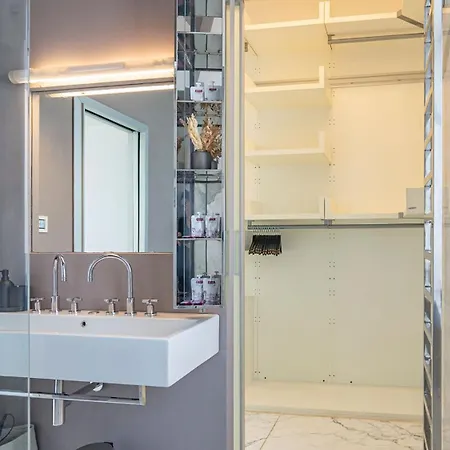 Easytopstay - From Above - With A View Apartment *